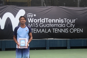 Evan Zhu se corona bicampeón en el Tenis Open M15 de Guatemala