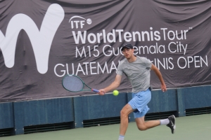 Evan Zhu vuelve a ser finalista y enfrentará a McCormick en la final del Tenis Open M15